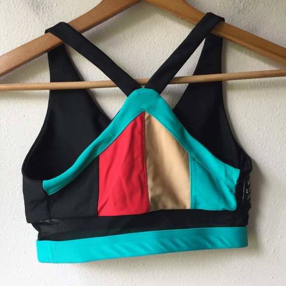 Athleteist Retro Flex Total Triangle Mesh Crop Top - Picture 7 of 8